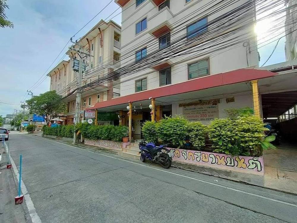 Md Rose Apartment Банкок Екстериор снимка