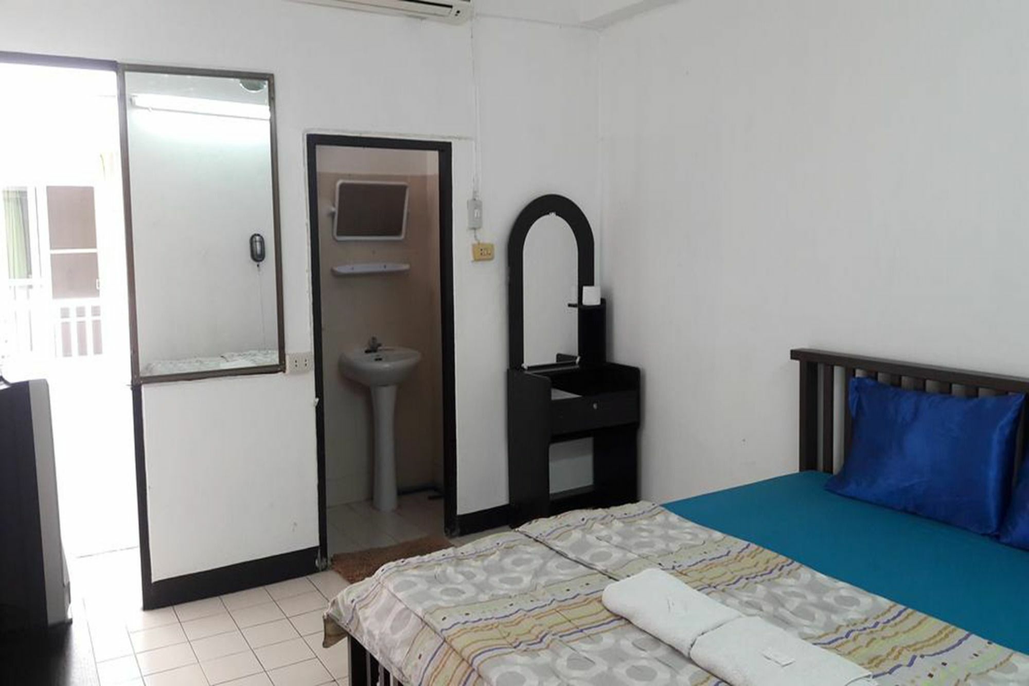 Md Rose Apartment Банкок Екстериор снимка